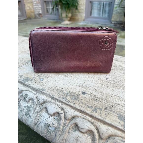 CHANEL CAMELLIA  PURPLE LEATHER LONG ZIPPY WALLET - Picture 1 of 8
